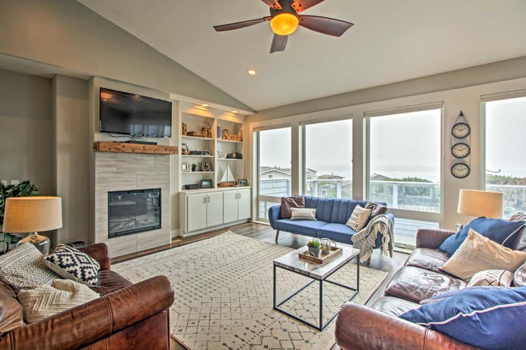 Remodeled Home with Spa and Deck Walk to Dillon Beach
