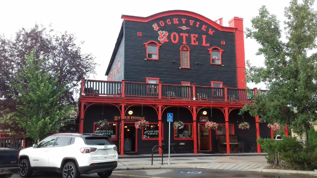 The Cochrane Rockyview Hotel