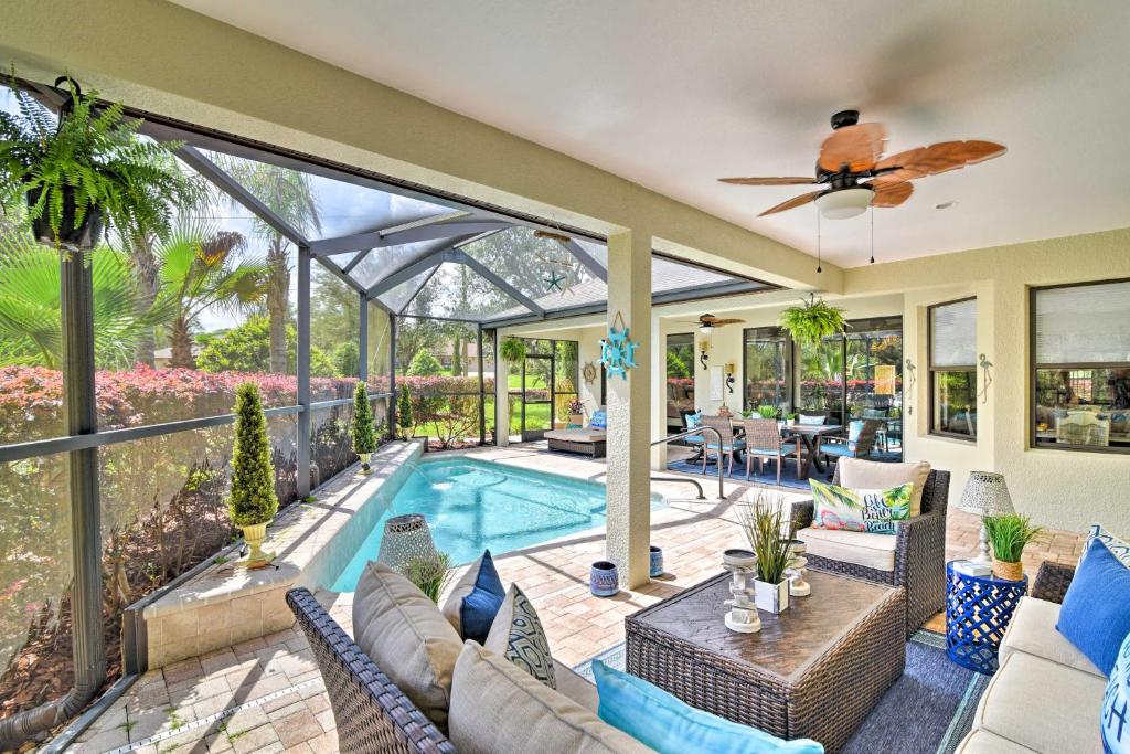 Nautical Home w/ Kayaks+Deck on 1 Acre by Manatees en Homosassa