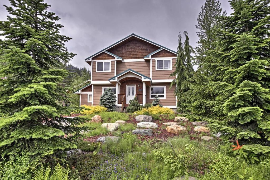 Cozy Snoqualmie Pass Home Near Ski Resort and Hiking