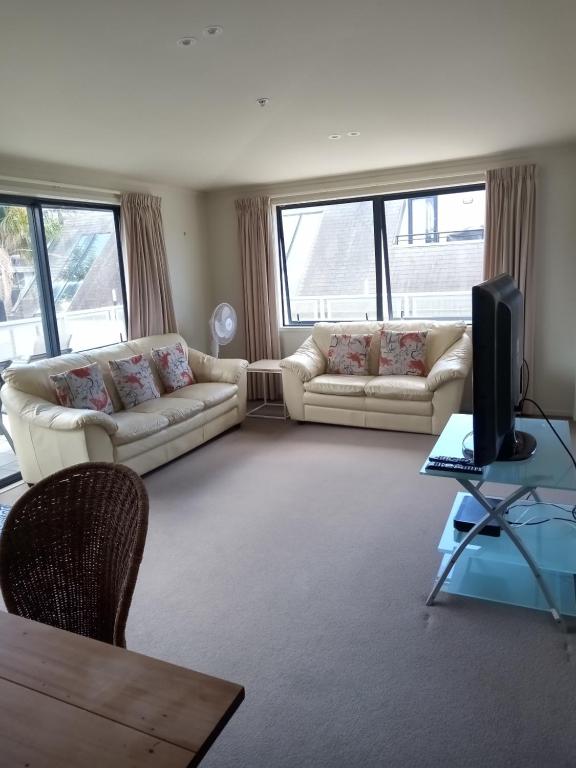 Shared lounge/TV area