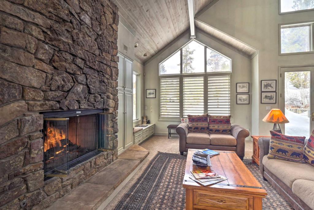 4 Mi to Skiing Breckenridge Mountain Retreat 전경