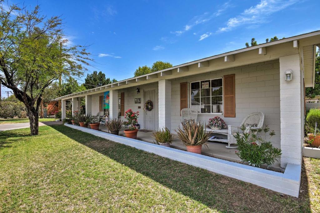 Less Than 3 Mi to Dtwn Phoenix Home with Yard, Phoenix