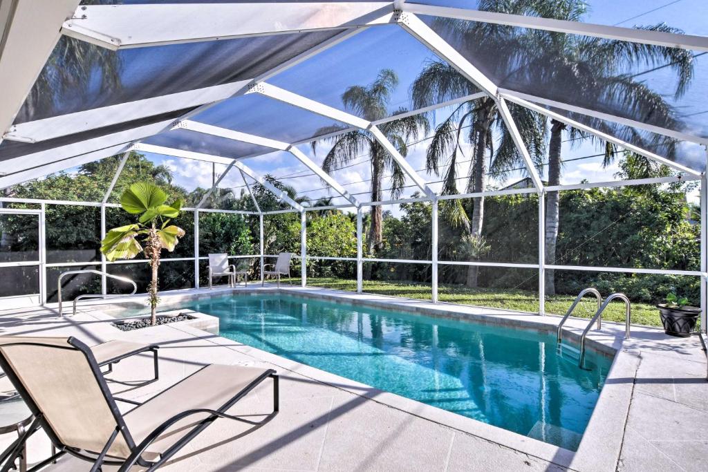 1 half Mi to Vanderbilt Beach - Home with Lanai and Pool!, Naples