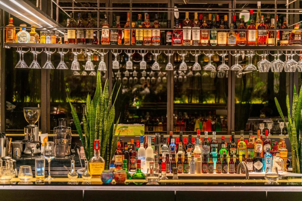 Highly-rated bar