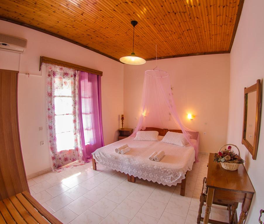 Takis Apartments — Hotel rooms in Sidari, Ionian Islands