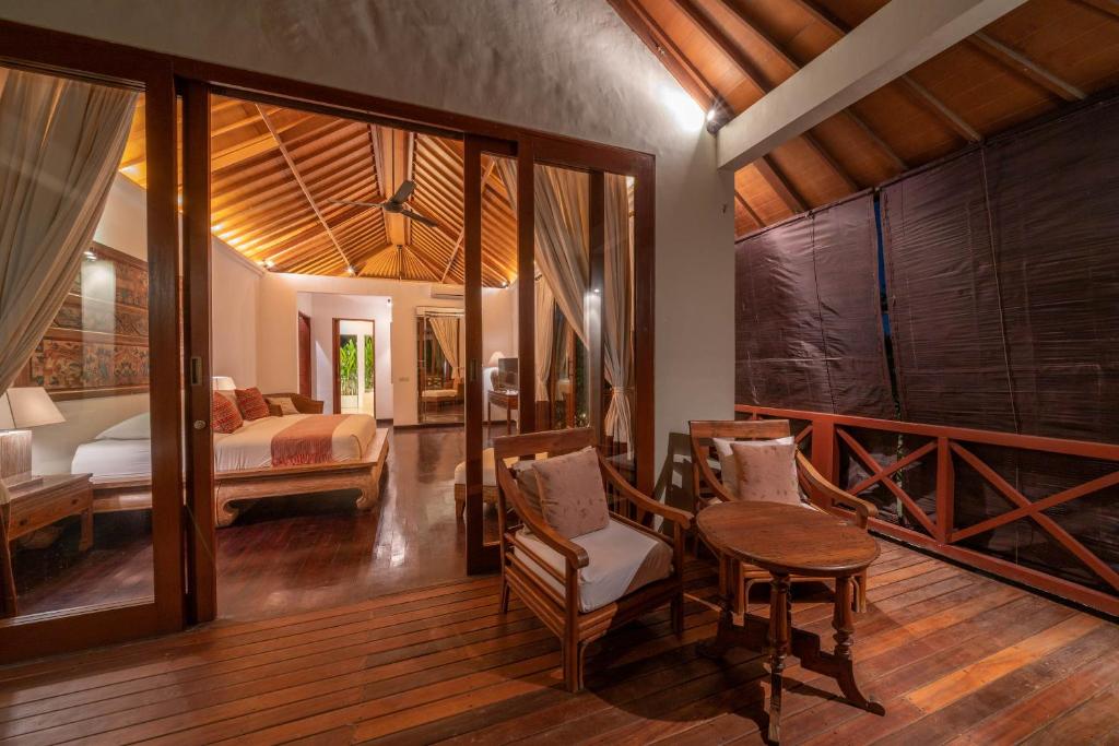 Villa Rubina - Luxury Pool Villa in Batu Belig Next to the Beach! photo