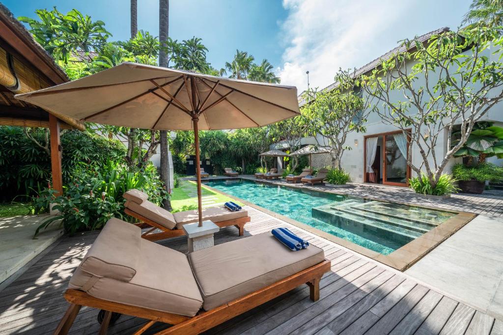 Villa Rubina - Luxury Pool Villa in Batu Belig Next to the Beach! photo
