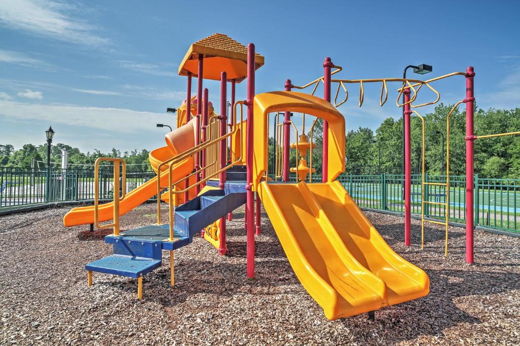 Townhome with Resort Perks, Near Disney and Universal! photo