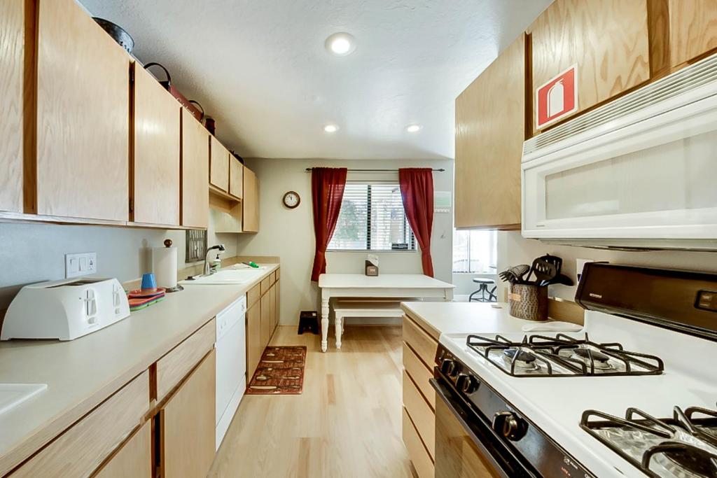 Popular attractions Area Nearby Property