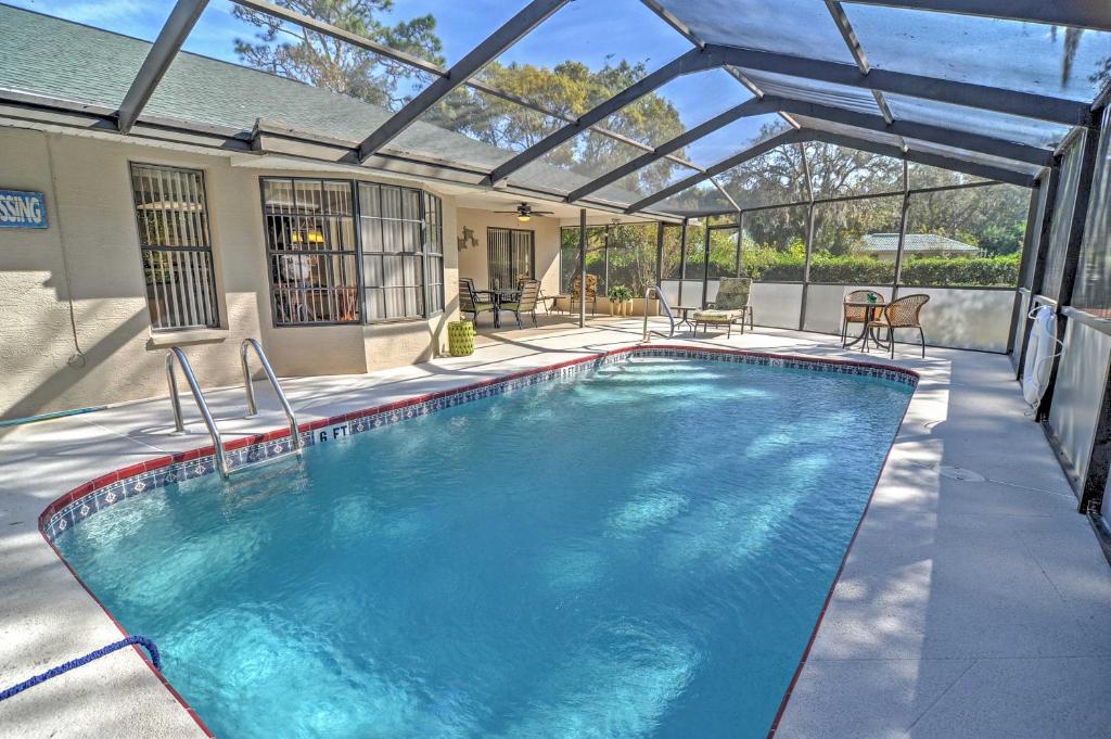 Pristine Spring Hill House with Private Pool and Lanai, Spring Hill