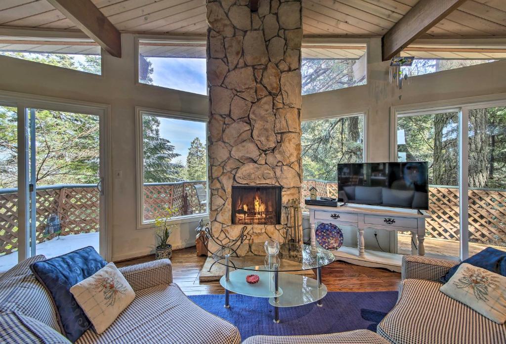 Lake Arrowhead Cabin with Deck and Scenic Forest Views