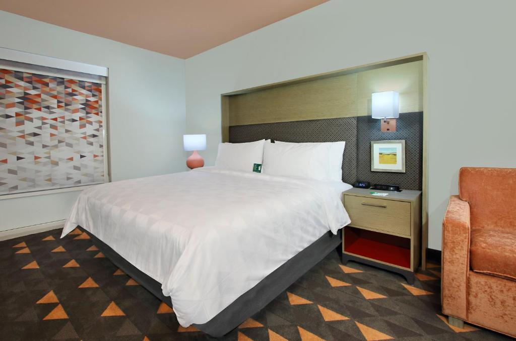 Holiday Inn Hattiesburg North photo