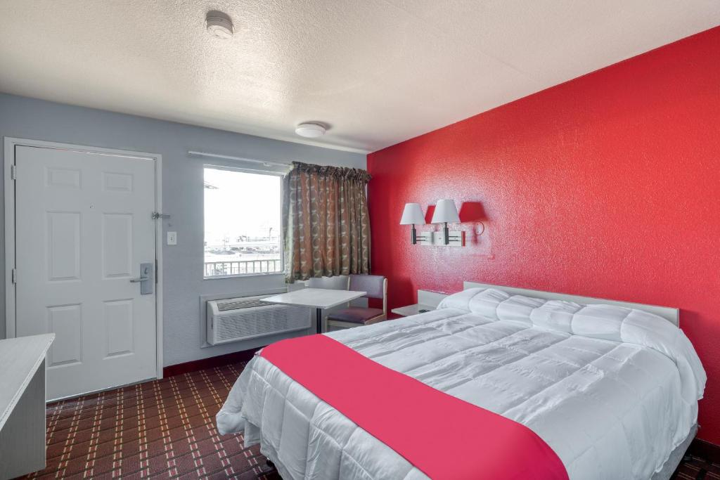 OYO Hotel Houston Southwest I-69 Photo 16