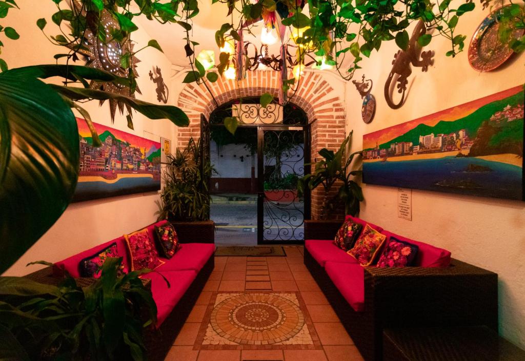 Hotel Posada De Roger - Near Los Muertos Beach - 5