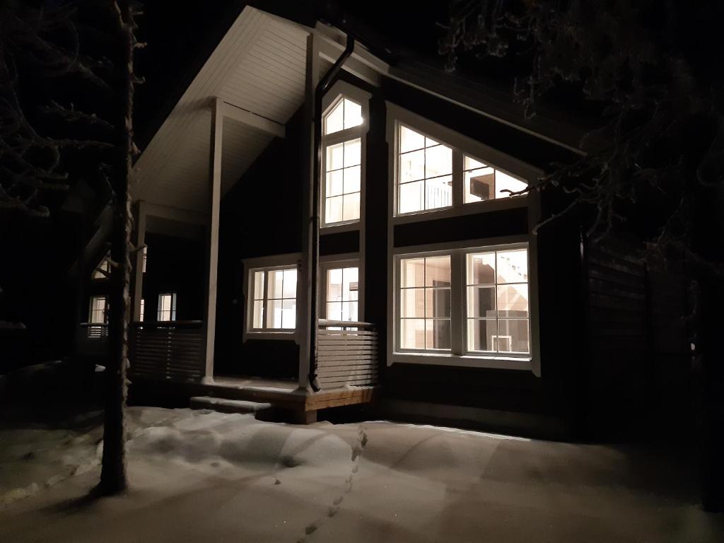 Lumisara, Äkäslompolo