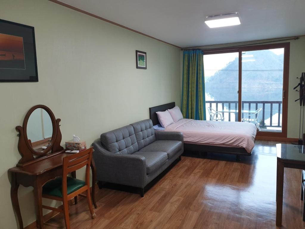 LaHoya Pension photo
