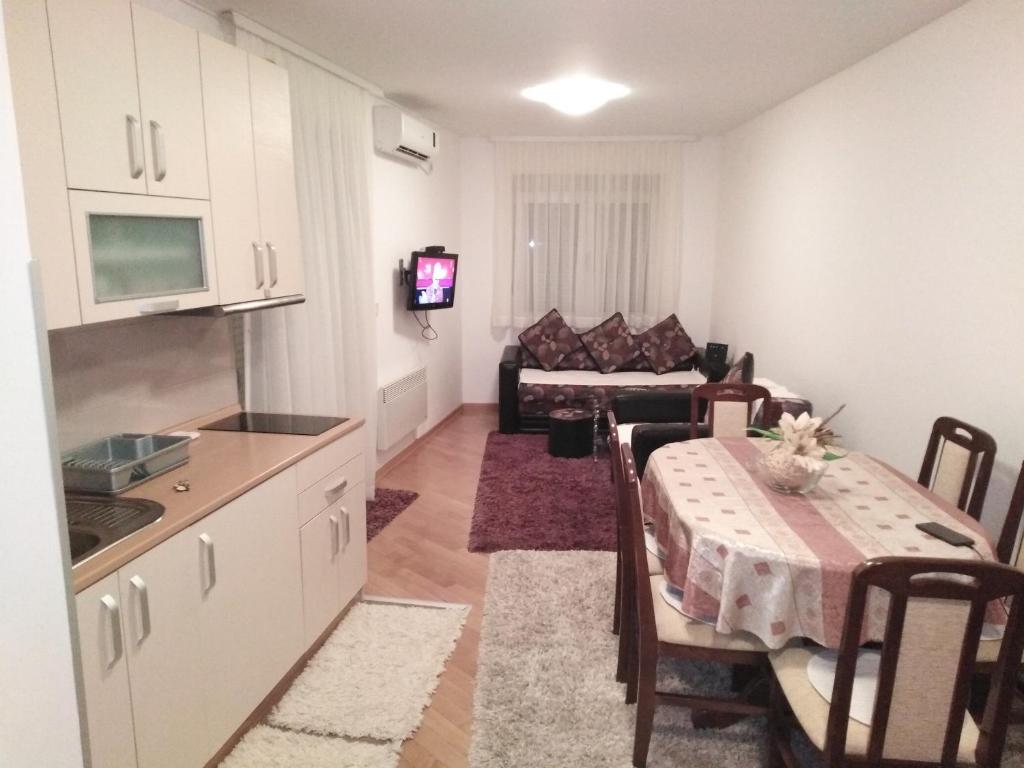 FEEL LIKE HOME - 4