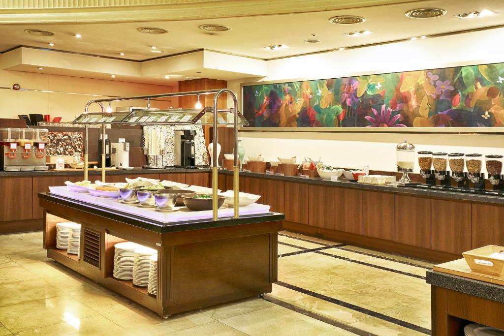 Hotel Dining