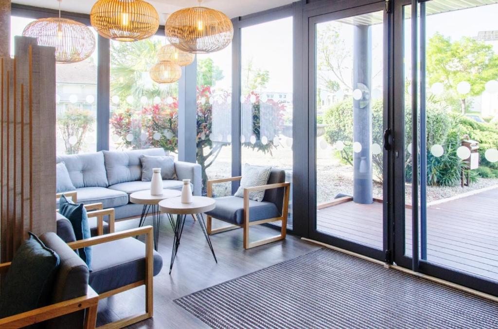 Contact Hôtel- Restaurant Le Provençal Avec Bornes électriques 22kwh