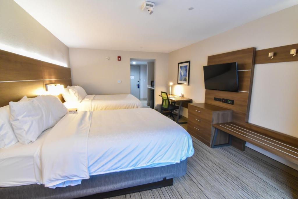 Holiday Inn Express & Suites - Indianapolis Northwest Photo 8