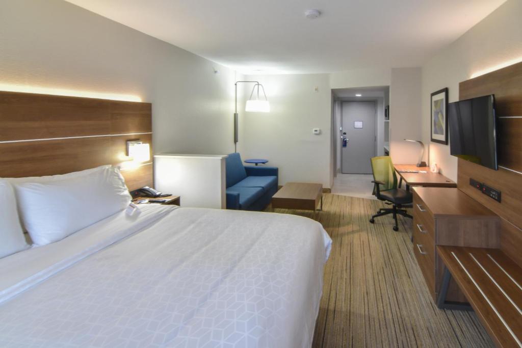 Holiday Inn Express & Suites - Indianapolis Northwest Photo 11