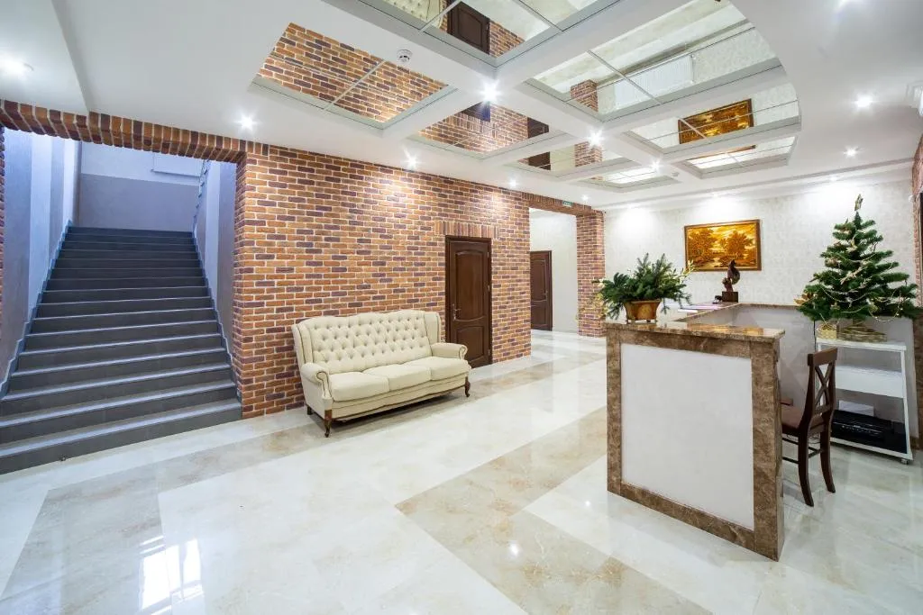 LeGrand, Hotel in Stryi
