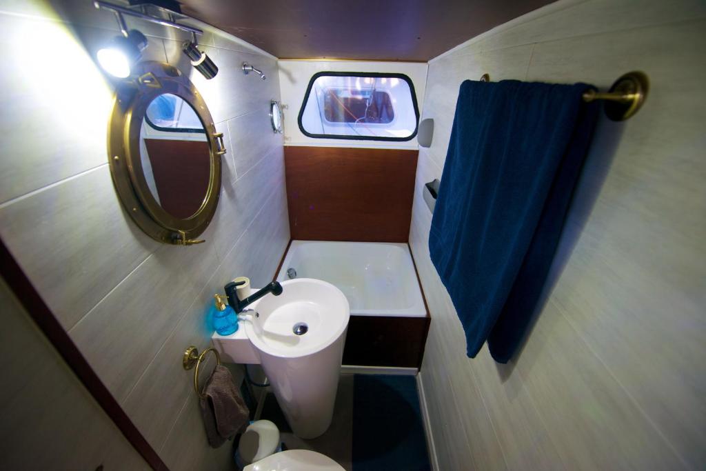 HOMEBOAT-bateau hotel photo