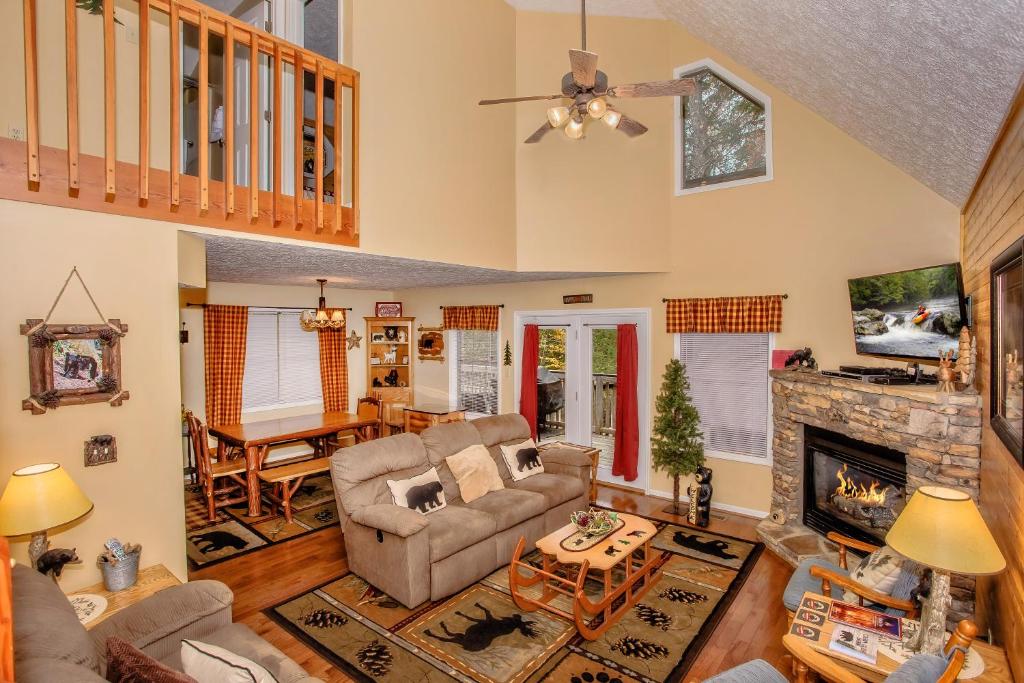 Happy Trails, Resort Pool, FREE Attraction tickets for each paid day, Hot Tub, WIFI!!!, Pigeon Forge