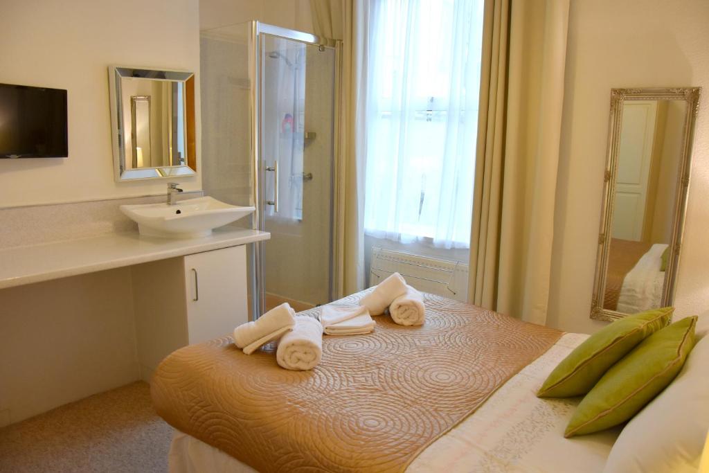 Newquay Escape 5 spacious ensuite bedrooms & parking- Simplycheckin 전경