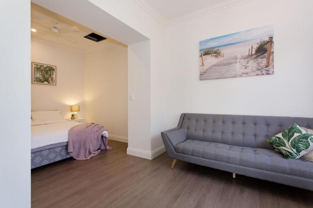 Emu at White Gum Lodge, Fremantle