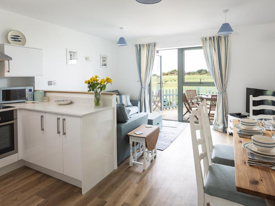3 Ocean Reach, Salcombe photo 3