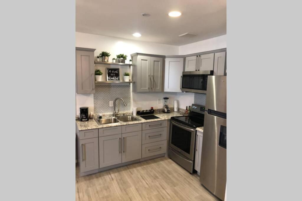 NEW 2 BEDROOM LUXURY APARTMENT -GREAT LOCATION -MODERN - 4