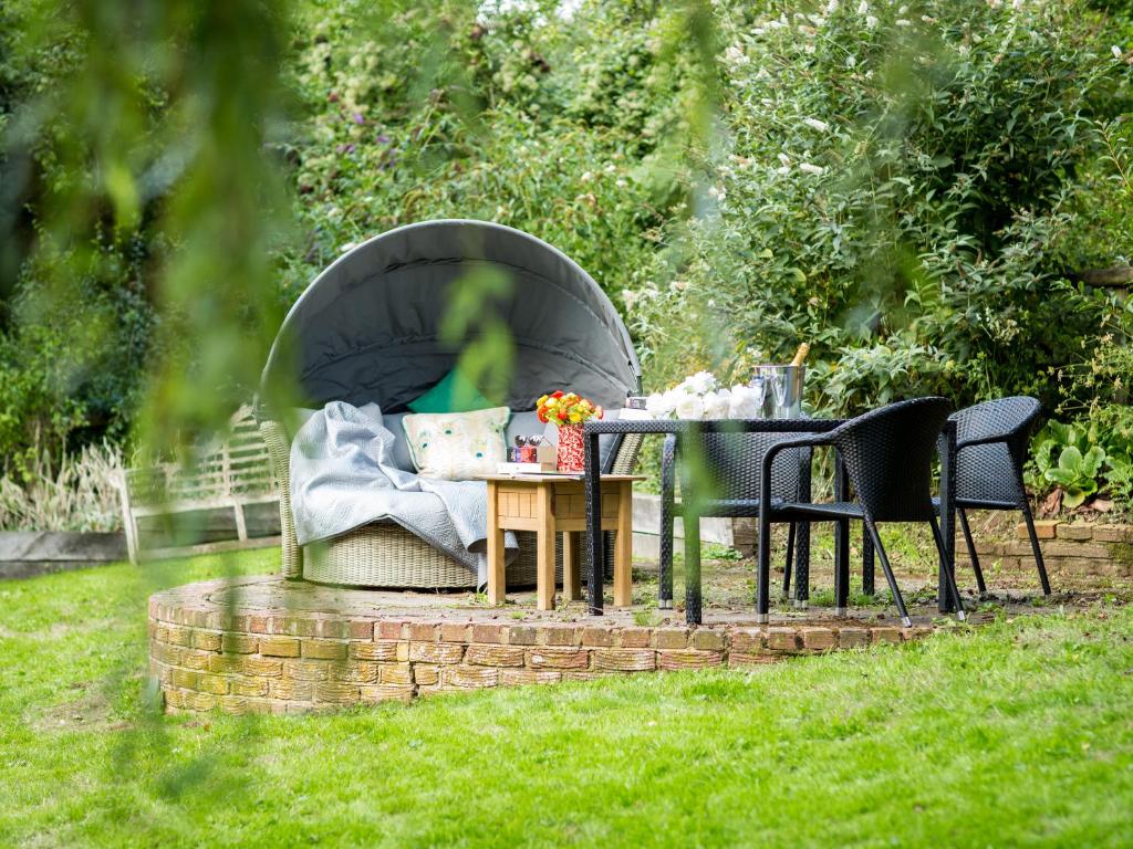 Weir Cottage, Maidstone photo 7