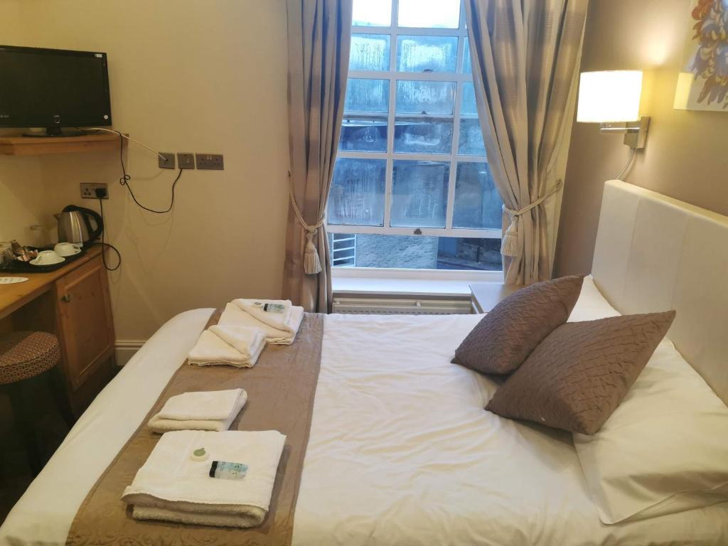 The Queens Hotel photo