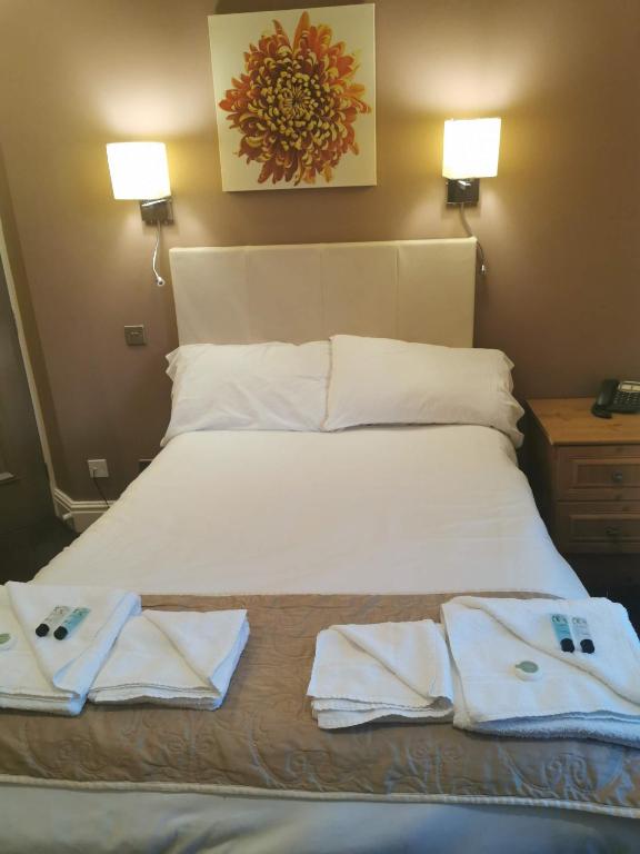 The Queens Hotel photo
