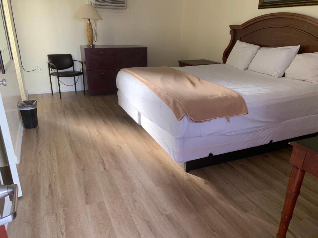 Sunset Inn - Adults Only photo
