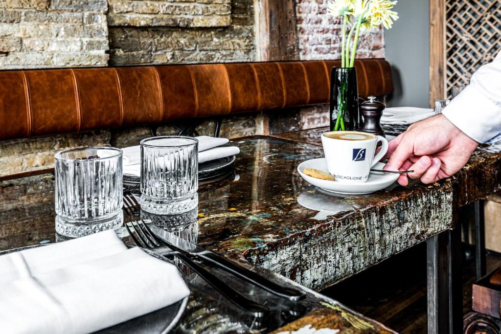Dining Image