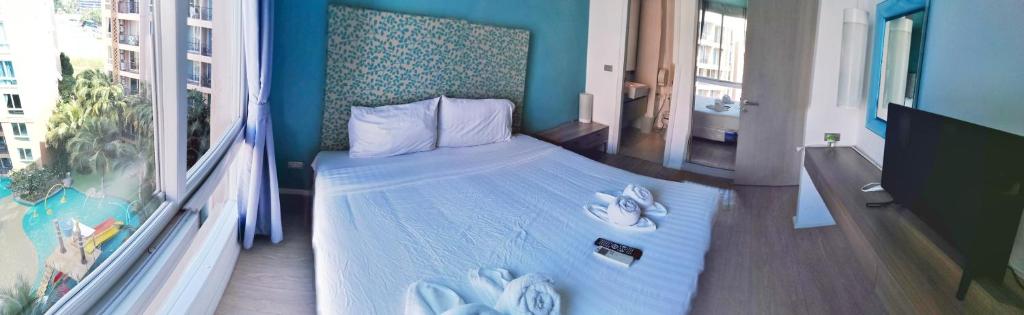 Atlantis Condo by Sompong photo