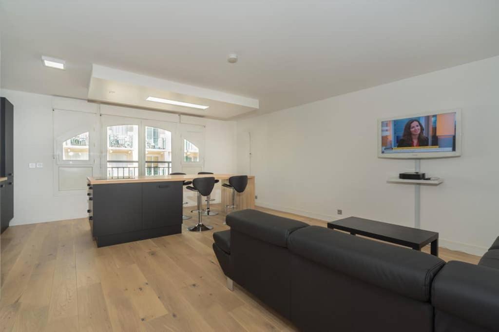 LOVELY APARTMENT CLOSE TO A BIG SHOPPING MALL - 2