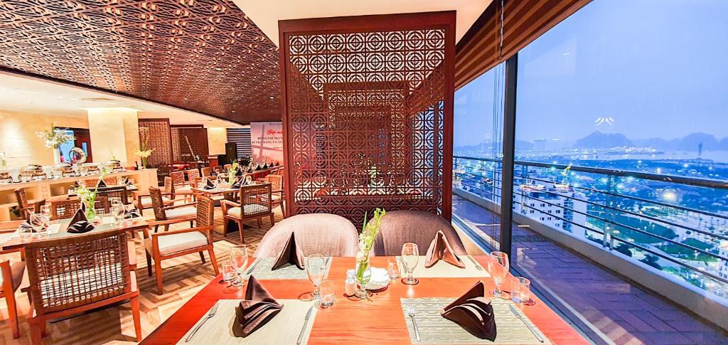 Khách sạn Sài Gòn Hạ Long: Vị trí, tiện ích, review, giá bán và kinh nghiệm đặt phòng