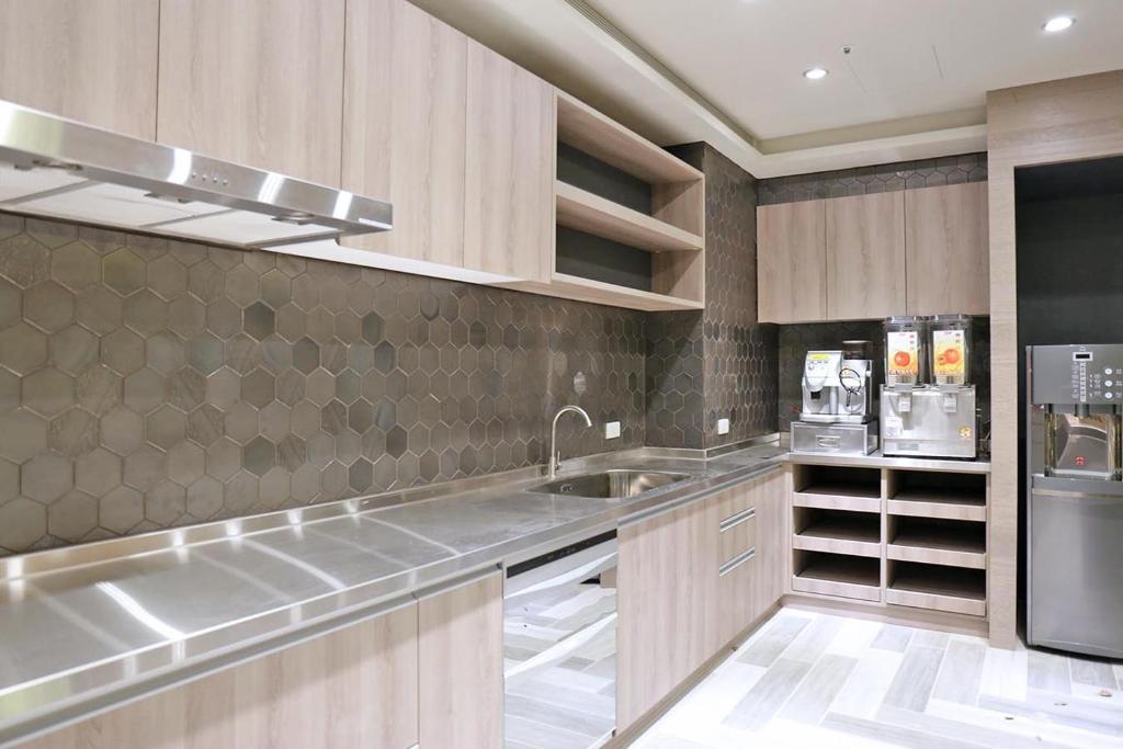 Kitchen, KIWI SHARE HOTEL in Taoyuan
