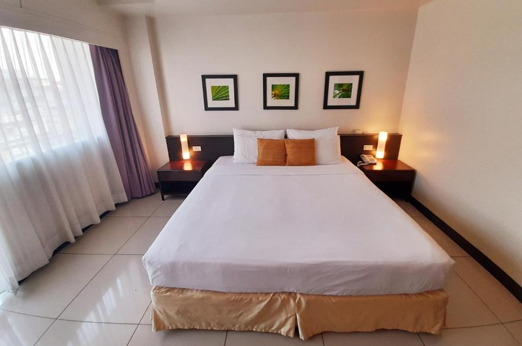 Grand Hotel Pattaya photo