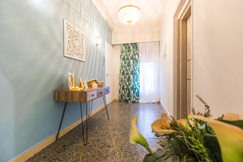 Hidden Paradise, Pireus