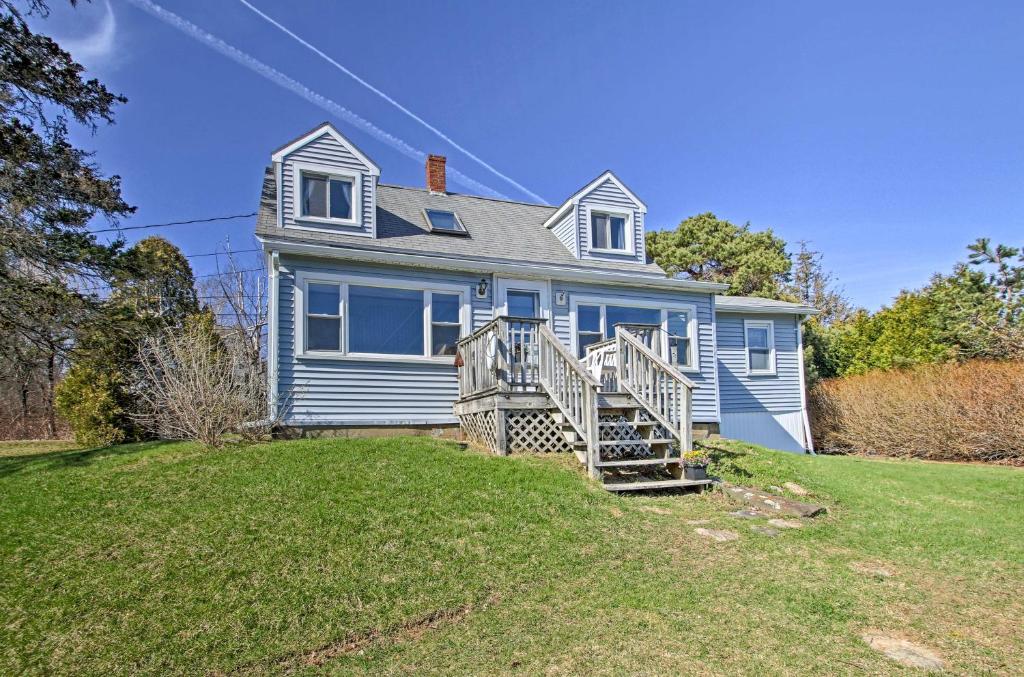 Waterfront Tidal Cove Cottage-Kayak and Views!, Trevett