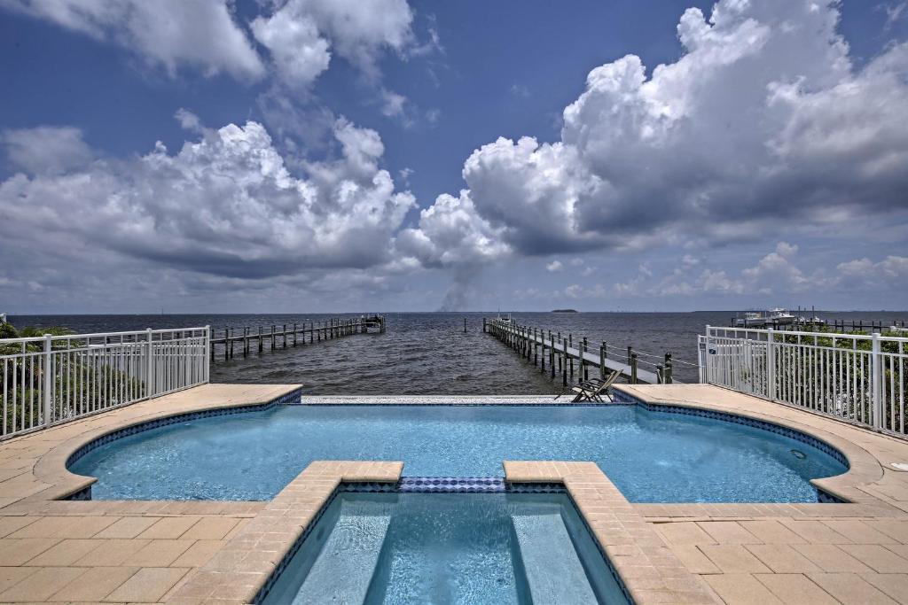 Waterfront Gem with Pool and Dock in Apollo Beach, Apollo Beach