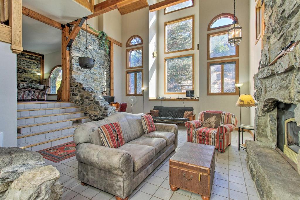 Historic Helena Retreat - Near Dtwn and Mt Helena!