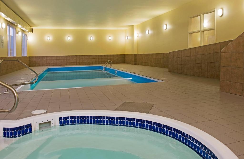 Holiday Inn Express Hotel & Suites Prince Albert Photo 23