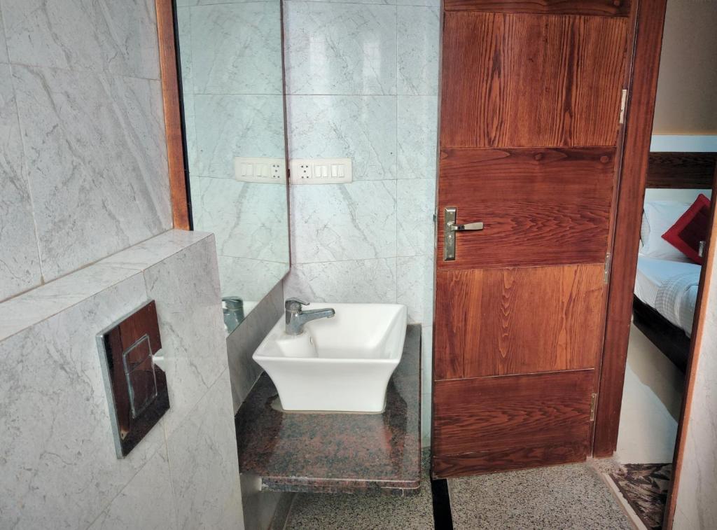 Raj Mahal Inn photo