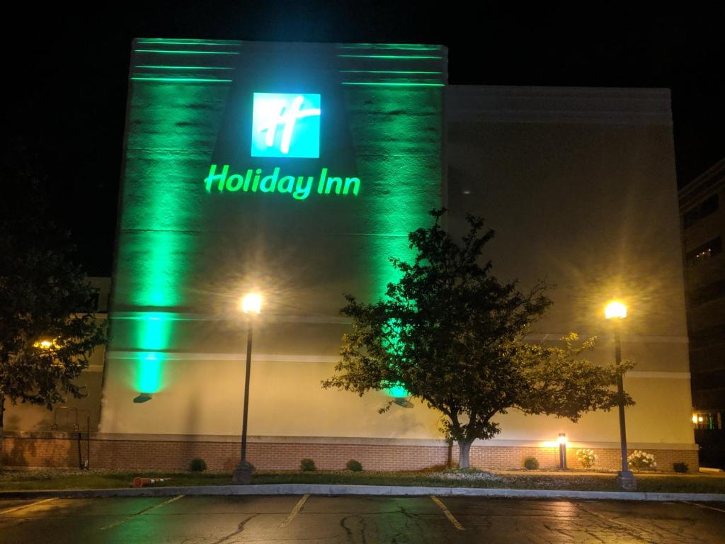 Holiday Inn - Champaign Photo 1